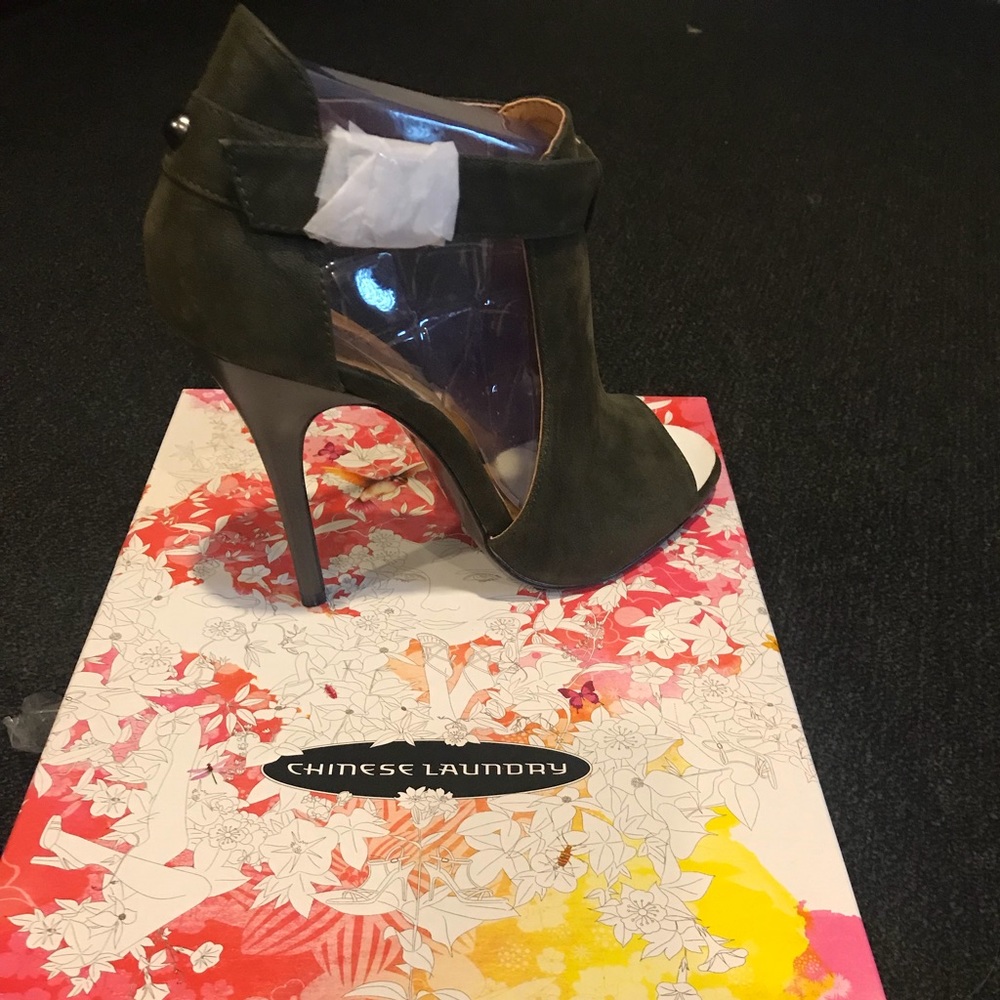 BRAND NEW Ankle peep toe heals